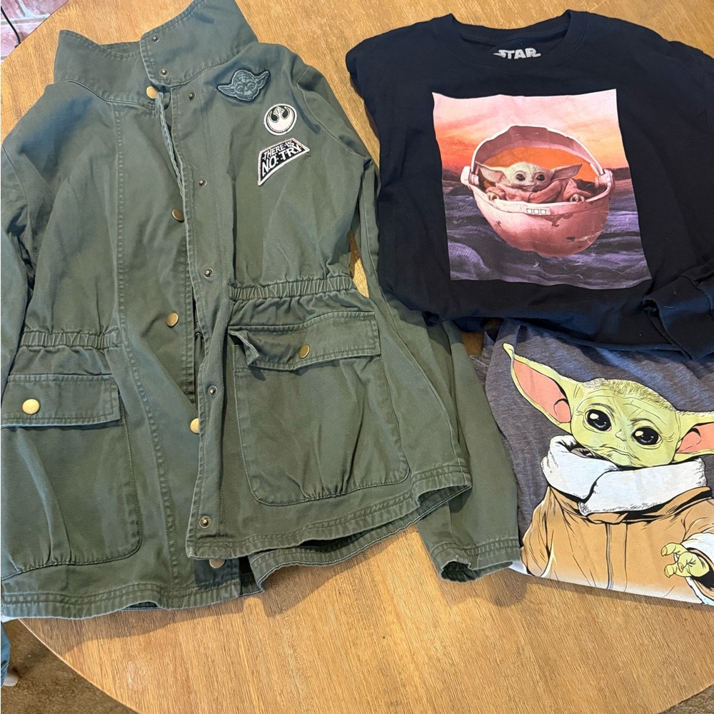 Star Wars lot apparel -Yoda : jacket (M), 1long sleeve (S/M), 1 short sleeve (L)